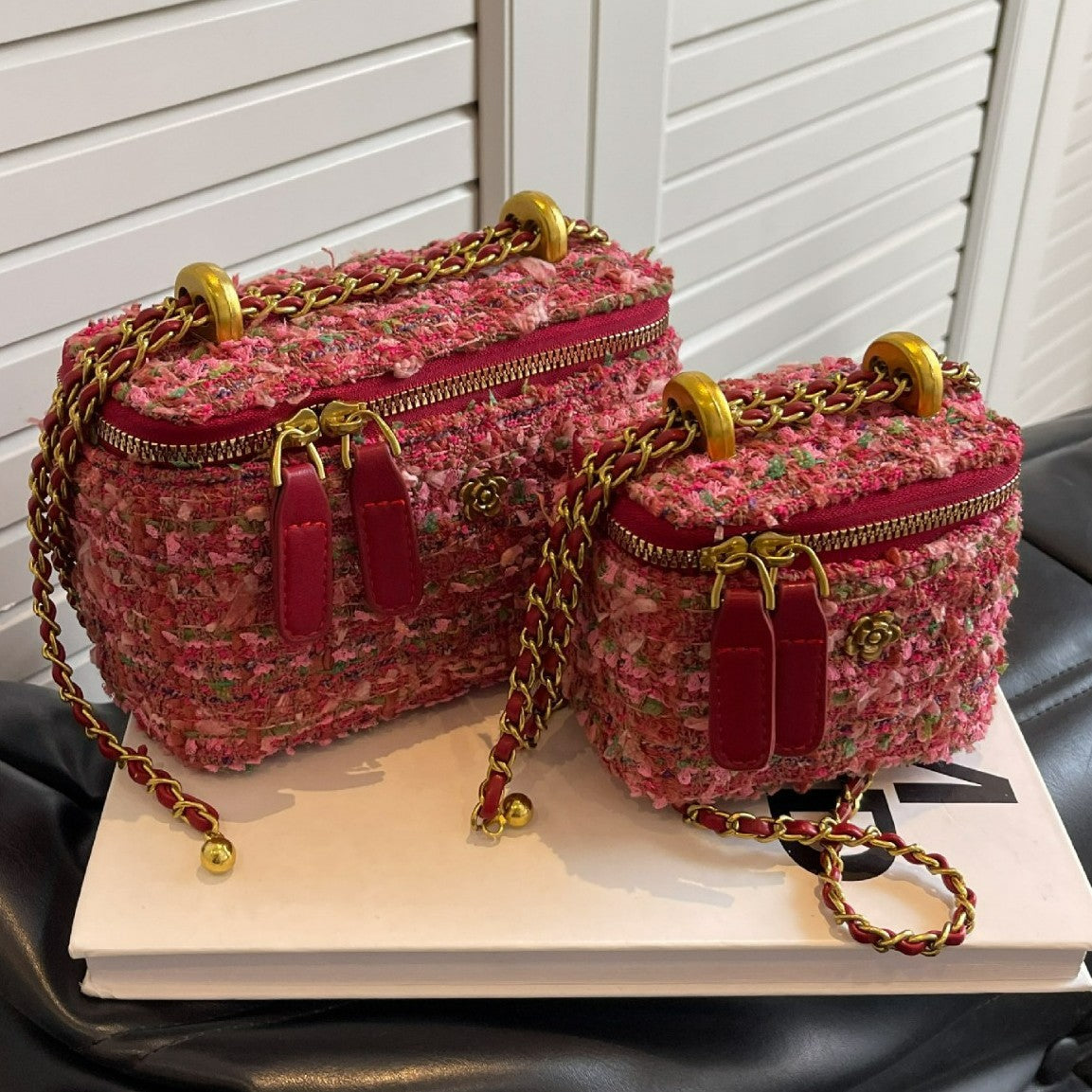 Ladies mini handbag with detachable shoulder strap