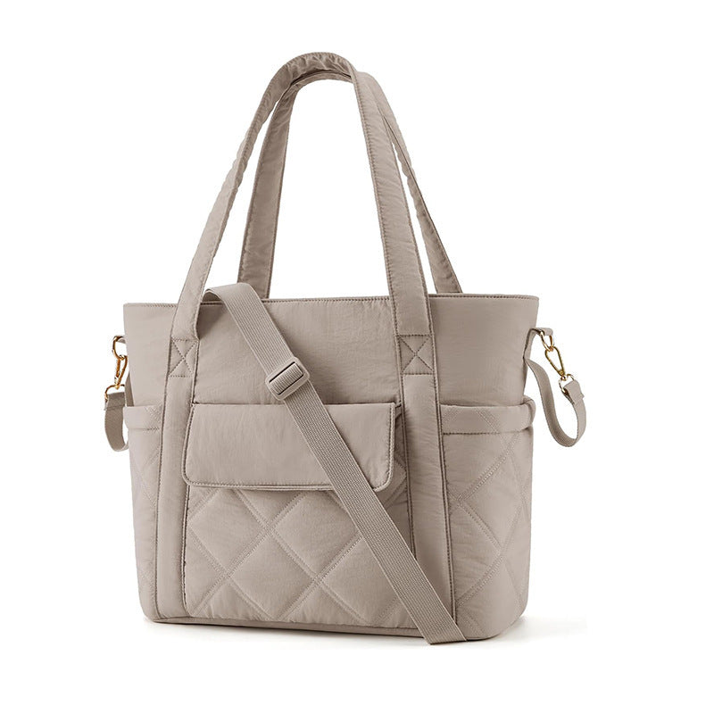 High-Quality and Versatile Shoulder Bag with Elegant Quilting