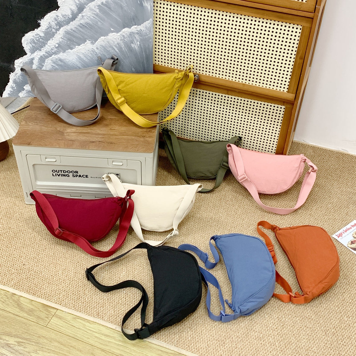 Shoulder bag with adjustable shoulder strap and practical compartments