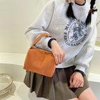 Plush shopping bag with modern ribbed design