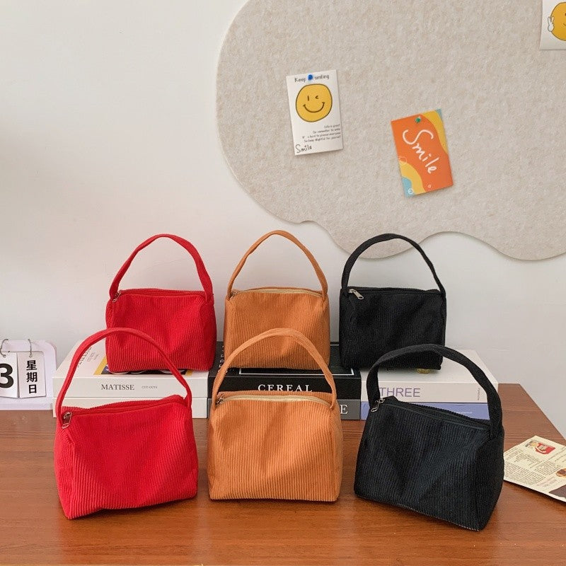 Plush shopping bag with modern ribbed design