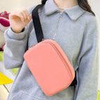 Fashionable fanny pack in minimalist form
