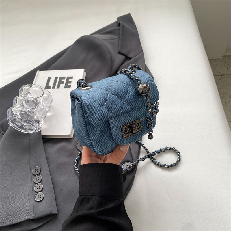 mini handbag with padded design and elegant chain strap