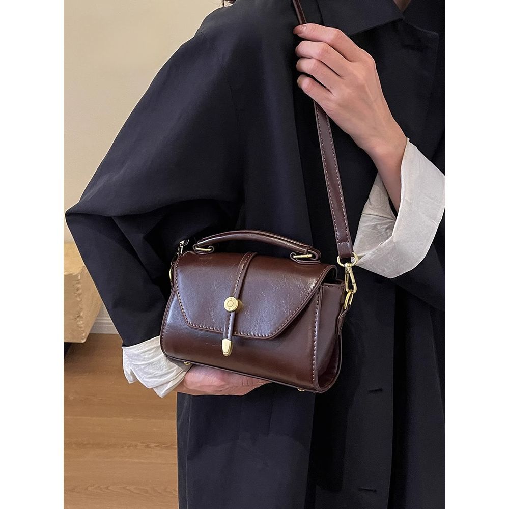 Vintage-Inspired Leather Shoulder Bag