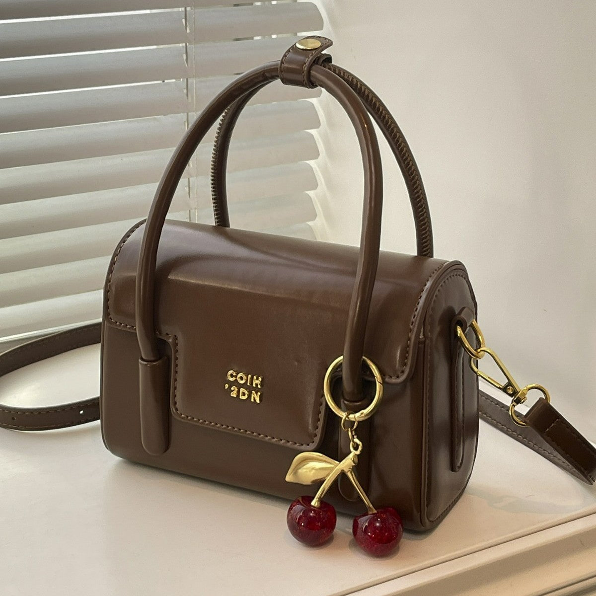 Ladies Mini-Handbag with Elegant Structure and Charming Pendant