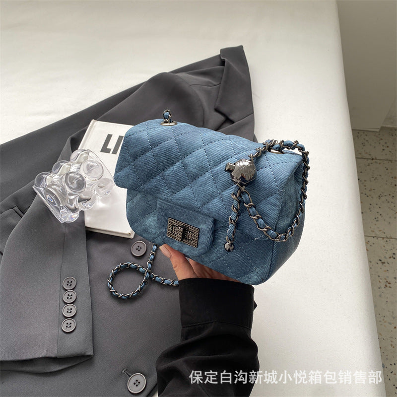 mini handbag with padded design and elegant chain strap