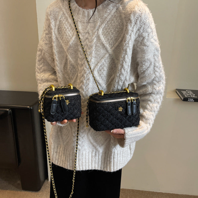 Ladies mini handbag with detachable shoulder strap