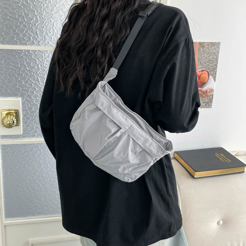 Fashionable shoulder bag with adjustable shoulder strap