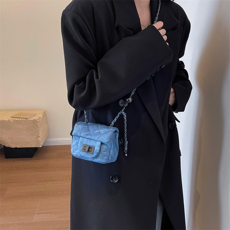 mini handbag with padded design and elegant chain strap