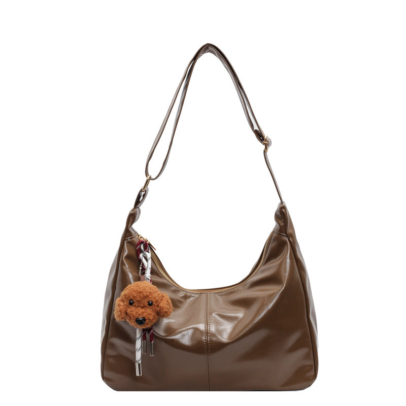 Shoulder bag with charming animal pendant