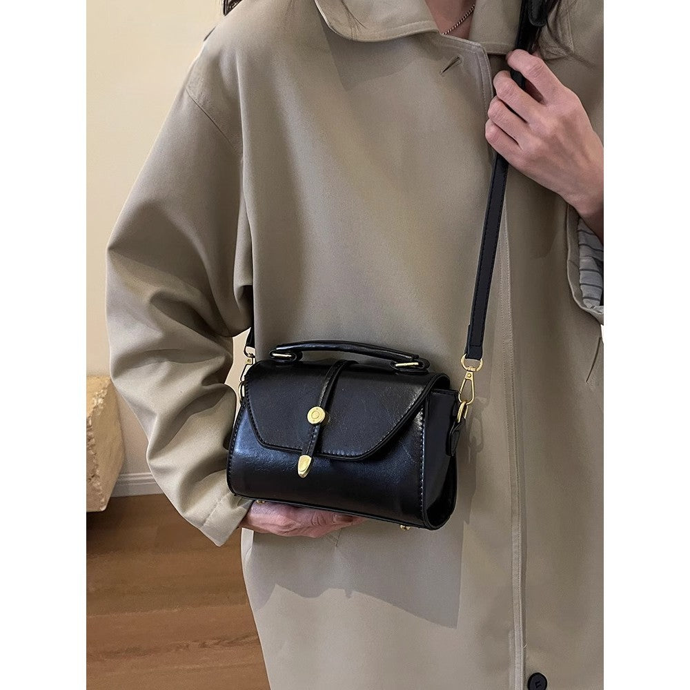 Vintage-Inspired Leather Shoulder Bag