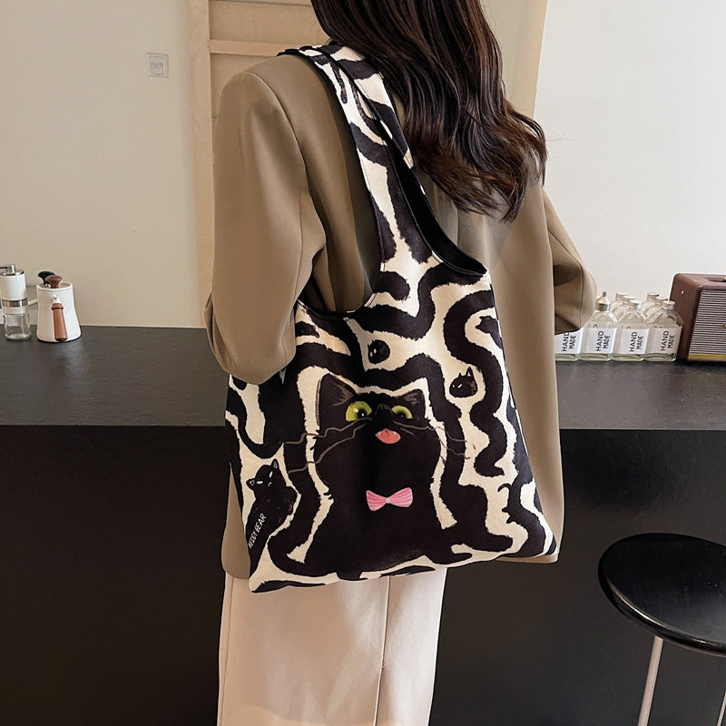 Shoulder bag with playful cat motif