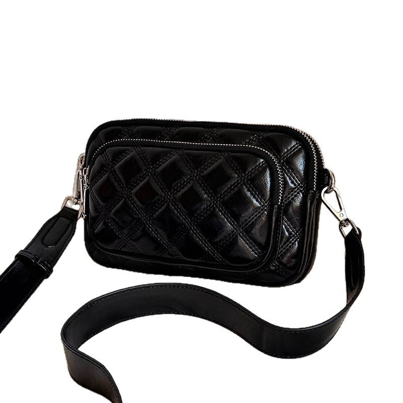 Shoulder bag with stylish quilted pattern